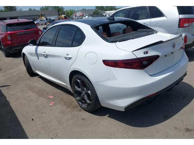 Alfa Romeo Giulia Q4 TI SPORT - автомобили, коли, обяви за нови и употребявани 2