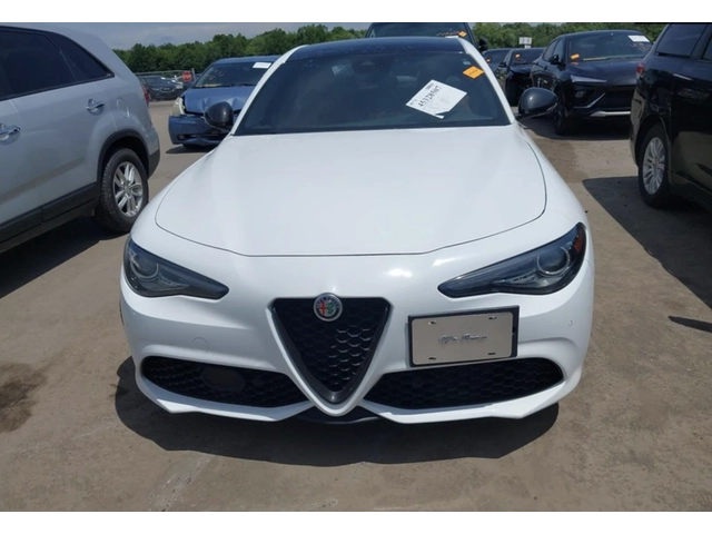 Alfa Romeo Giulia Q4 TI SPORT - автомобили, коли, обяви за нови и употребявани 9
