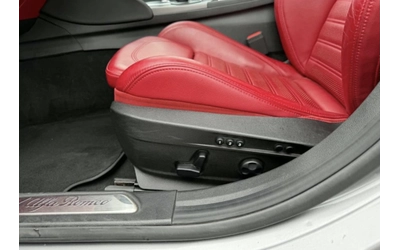 Alfa Romeo Giulia Ti berline sport Q4 / HARMAN KARDON / ПАНОРАМА / - автомобили, коли, обяви за нови и употребявани 10