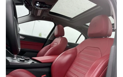 Alfa Romeo Giulia Ti berline sport Q4 / HARMAN KARDON / ПАНОРАМА / - автомобили, коли, обяви за нови и употребявани 12