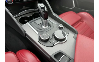 Alfa Romeo Giulia Ti berline sport Q4 / HARMAN KARDON / ПАНОРАМА / - автомобили, коли, обяви за нови и употребявани 15