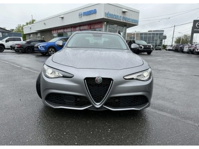 Alfa Romeo Giulia Ti berline sport Q4 / HARMAN KARDON / ПАНОРАМА / - автомобили, коли, обяви за нови и употребявани 1