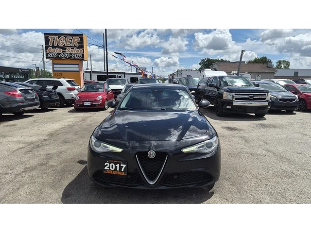 Alfa Romeo Giulia Ti AWD* DISTRONIC* HARMAN KARDON* ПОДГРЕВ* КАМЕРА* - автомобили, коли, обяви за нови и употребявани 1