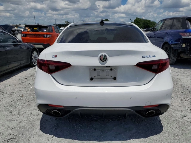 Alfa Romeo Giulia AWD* Q4* ПОДГРЕВ* ПАНОРАМА* КАМЕРА* KEYLESS* - автомобили, коли, обяви за нови и употребявани 5