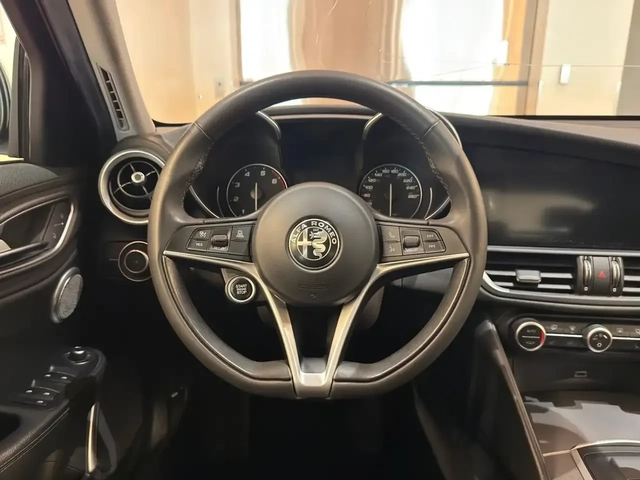 Alfa Romeo Giulia Ti AWD* ДИСТРОНИК* ЕДИН СОБСТВЕНИК* ОТ ОФИЦ.ДИЛЪР - автомобили, коли, обяви за нови и употребявани 13