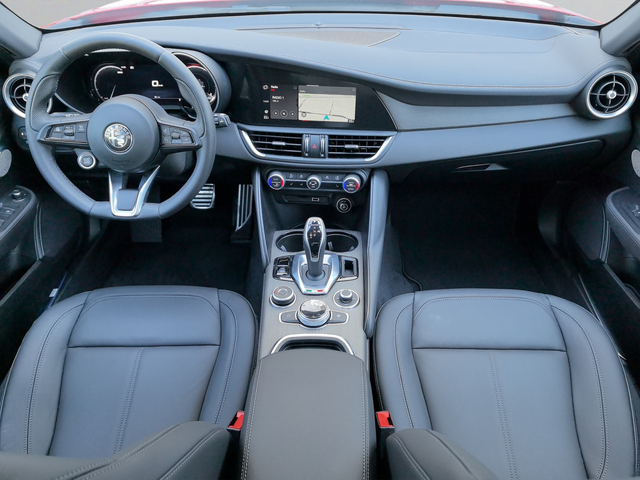 Alfa Romeo Giulia TI 2.2 Diesel 210 hp AT8 Q4 - автомобили, коли, обяви за нови и употребявани 12