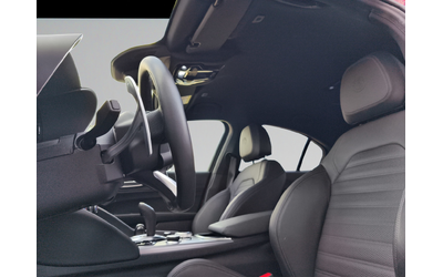 alfa-romeo-giulia-veloce-2-0-petrol-280-hp-at8-q4 - 2