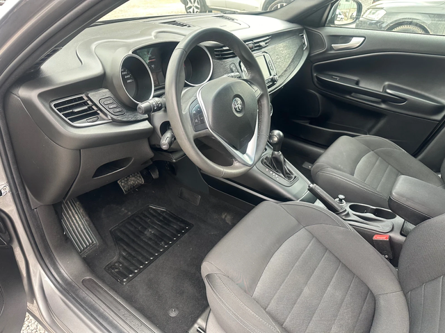 Alfa Romeo Giulietta ШВЕЙЦАРИЯ АВТОМАТИК НАВИГАЦИЯ - автомобили, коли, обяви за нови и употребявани 8