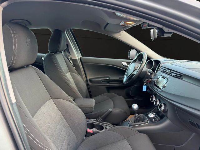 Alfa Romeo Giulietta 1.4i TURBO - автомобили, коли, обяви за нови и употребявани 12