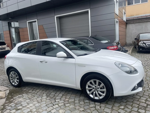 Alfa Romeo Giulietta 1.4T Euro 6 - автомобили, коли, обяви за нови и употребявани 4