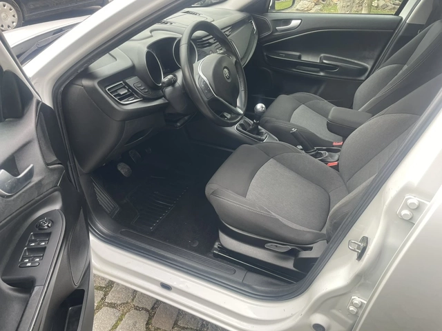 Alfa Romeo Giulietta 1.4T Euro 6 - автомобили, коли, обяви за нови и употребявани 8
