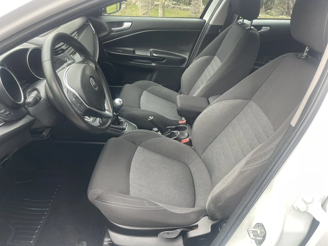 Alfa Romeo Giulietta 1.4T Euro 6 - автомобили, коли, обяви за нови и употребявани 9