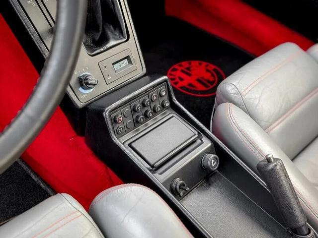 Alfa Romeo Spider 1988 Alfa Romeo Spider Quadrifoglio RWD - автомобили, коли, обяви за нови и употребявани 13