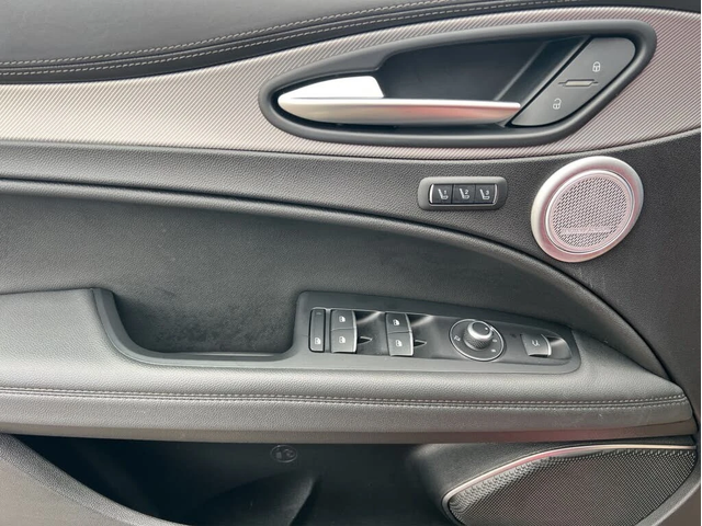 Alfa Romeo Stelvio АвтоКредит* (ЦЕНА ДО БГ)Alfa Romeo Stelvio Veloce - автомобили, коли, обяви за нови и употребявани 10