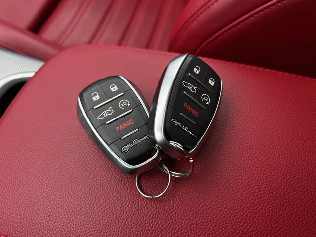 Alfa Romeo Stelvio АвтоКредит* (ЦЕНА ДО БГ)Alfa Romeo Stelvio Veloce - автомобили, коли, обяви за нови и употребявани 13