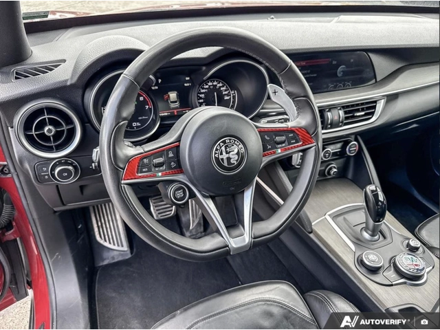 Alfa Romeo Stelvio Ti Sport / HARMAN KARDON / ПАНОРАМА / - автомобили, коли, обяви за нови и употребявани 10
