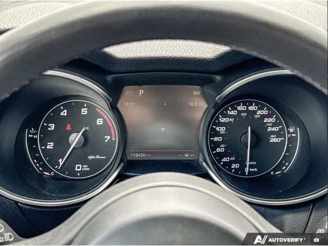 Alfa Romeo Stelvio Ti Sport / HARMAN KARDON / ПАНОРАМА / - автомобили, коли, обяви за нови и употребявани 13