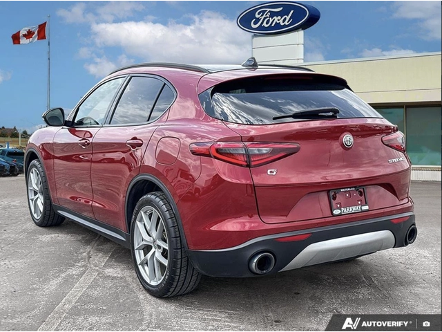 Alfa Romeo Stelvio Ti Sport / HARMAN KARDON / ПАНОРАМА / - автомобили, коли, обяви за нови и употребявани 3