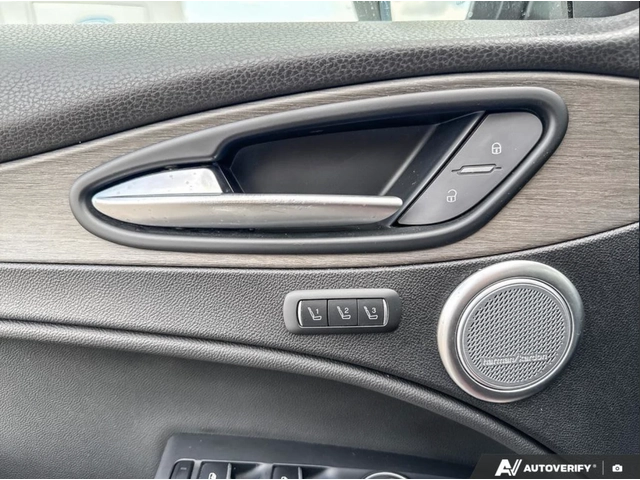 Alfa Romeo Stelvio Ti Sport / HARMAN KARDON / ПАНОРАМА / - автомобили, коли, обяви за нови и употребявани 8