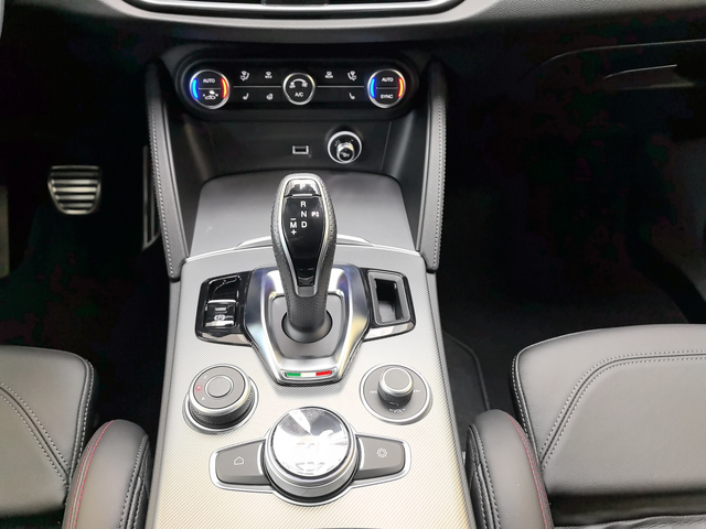 Alfa Romeo Stelvio TI 2.2 Diesel 210 hp AT8 Q4 - автомобили, коли, обяви за нови и употребявани 13