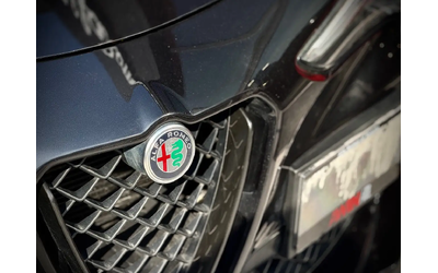 alfa-stelvio-505hp-one-owner-low-mileage-clean-carfax-quadrifog-all-wheel-drive - 3