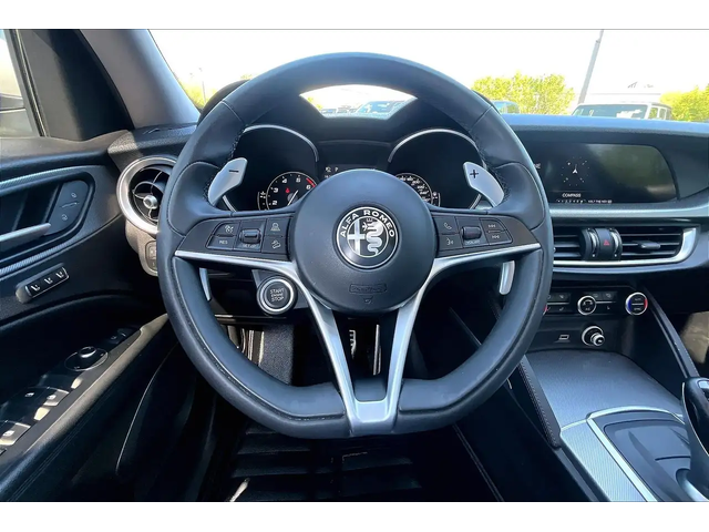 Alfa Stelvio Sport |Heated Leather |Panoroof |SafetyTech |AWD All Wheel Drive - автомобили, коли, обяви за нови и употребявани 4