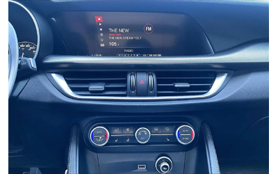 alfa-stelvio-sport-heated-leather-panoroof-safetytech-awd-all-wheel-drive - 5