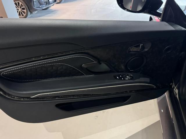   V12 Superleggera Volante - автомобили, коли, обяви за нови и употребявани 2