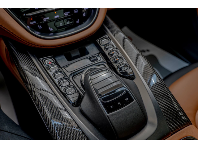 Aston Martin DBX 1-500/Carbon/Камера 360/Обдухване/Панорама/Lane Assist - автомобили, коли, обяви за нови и употребявани 10