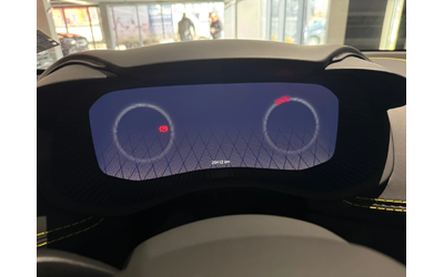 aston-martin-dbx - 4