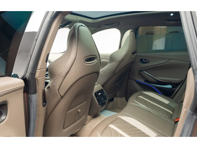 ASTON MARTIN DBX DBX 707 4.0 V8 AWD - автомобили, коли, обяви за нови и употребявани 11