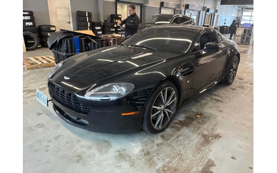 aston-martin-v8-vantage - 0