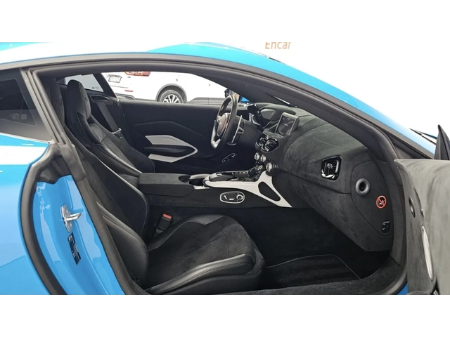 Aston Martin V8 Vantage - автомобили, коли, обяви за нови и употребявани 10