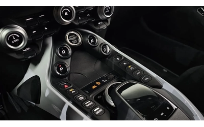 Aston Martin V8 Vantage - автомобили, коли, обяви за нови и употребявани 8