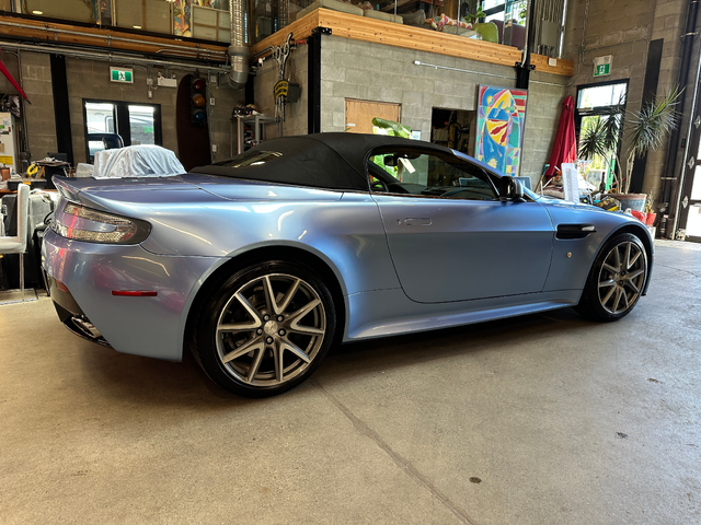 ASTON V8 Vantage 4.7L 8cyl Rear Wheel Drive - автомобили, коли, обяви за нови и употребявани 1
