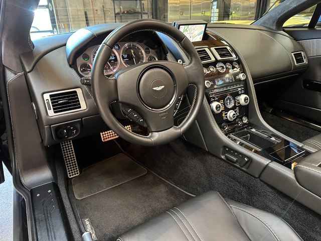 ASTON V8 Vantage 4.7L 8cyl Rear Wheel Drive - автомобили, коли, обяви за нови и употребявани 2
