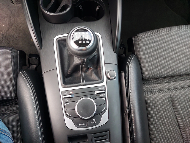 Audi A3 1, 6TDI 110ps S-Line - автомобили, коли, обяви за нови и употребявани 12