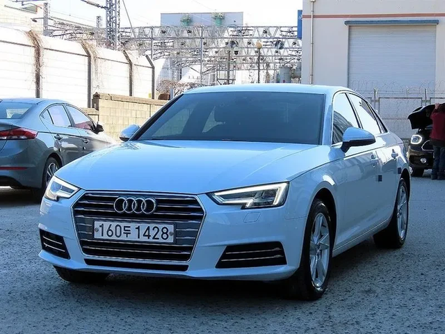 Audi A4 2.0 TDI Premium - автомобили, коли, обяви за нови и употребявани 0