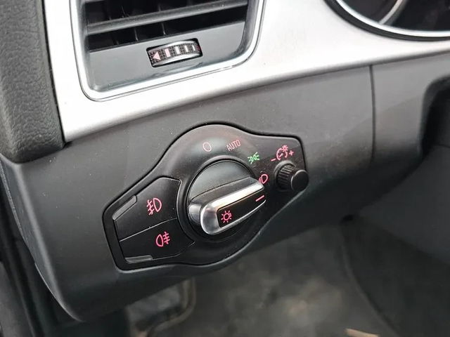 Audi A4 2.0 TDI Dynamic B8 - автомобили, коли, обяви за нови и употребявани 16