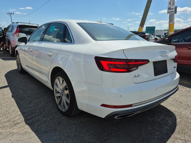 Audi A4 Komfort * Keyless * CARFAX * АВТО КРЕДИТ * - автомобили, коли, обяви за нови и употребявани 3