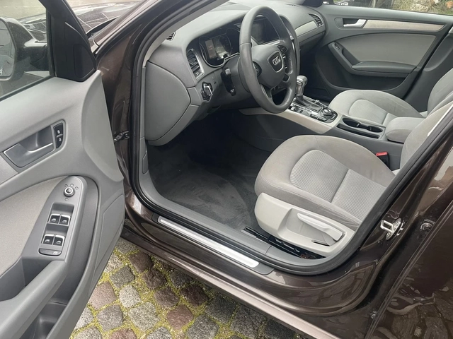 Audi A4 2.0 TDI Advanced - автомобили, коли, обяви за нови и употребявани 7