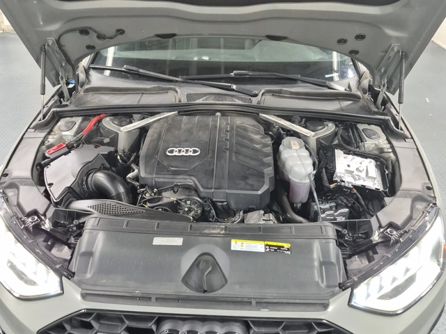 Audi A4 Progressiv / Quattro / Keyless Go / Panorama - автомобили, коли, обяви за нови и употребявани 11