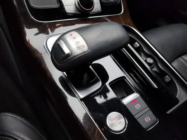 Audi A8 3.0 TDI Quattro - автомобили, коли, обяви за нови и употребявани 8