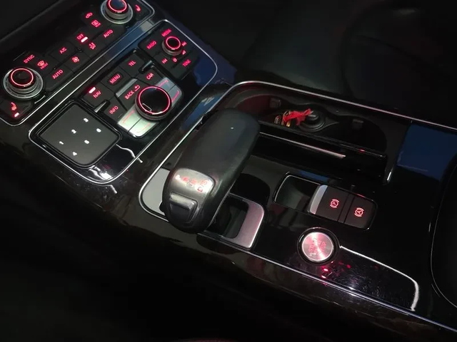 Audi A8 3.0 Tdi Quattro D4 - автомобили, коли, обяви за нови и употребявани 8