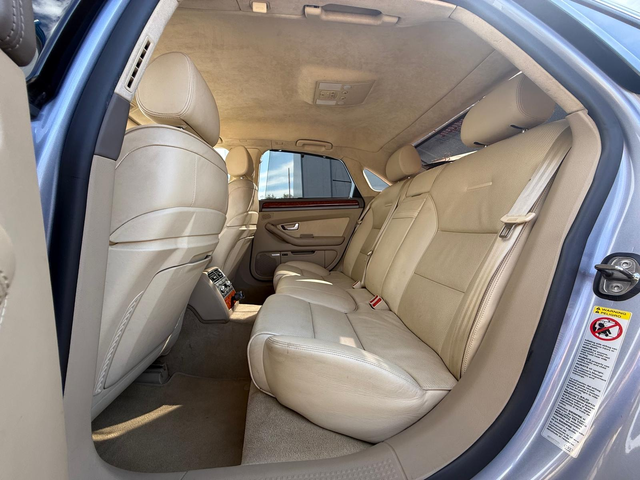 Audi A8 4.2 V8 - автомобили, коли, обяви за нови и употребявани 8