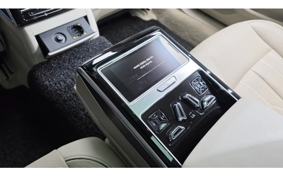 Audi A8 LONG* DISTRONIK* 360* HEAD-UP* ОБДУХ* МАСАЖ* TV* F - автомобили, коли, обяви за нови и употребявани 14