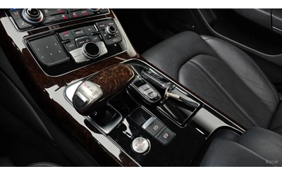 Audi A8 4.2 TDI* QUATRRO* PANO* КОЖА* ПОДГРЕВ* ОБДУХВ* НАВ - автомобили, коли, обяви за нови и употребявани 8