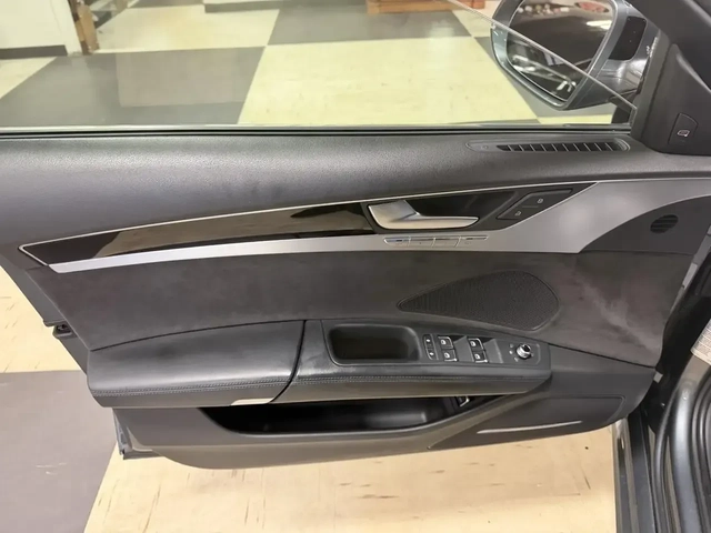 Audi A8 4.0T* V8* 450К.С+ * 360* HUD* ОБДУХ* ДИСТРОНИК - автомобили, коли, обяви за нови и употребявани 11