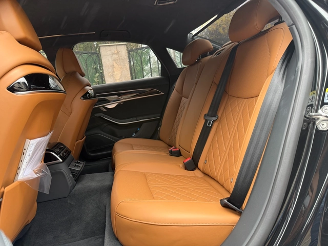 Audi A8 Гаранционен Реален пробег - автомобили, коли, обяви за нови и употребявани 12