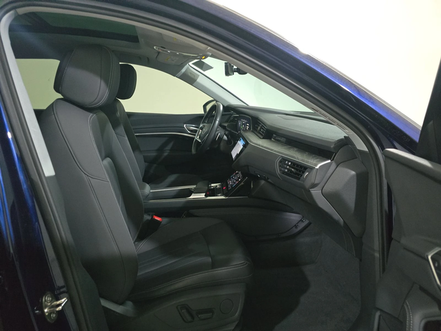 Audi E-Tron DISTRONIK* 360* LANE ASSIST* KEYLESS* ПОДГРЕВ* PAN - автомобили, коли, обяви за нови и употребявани 10
